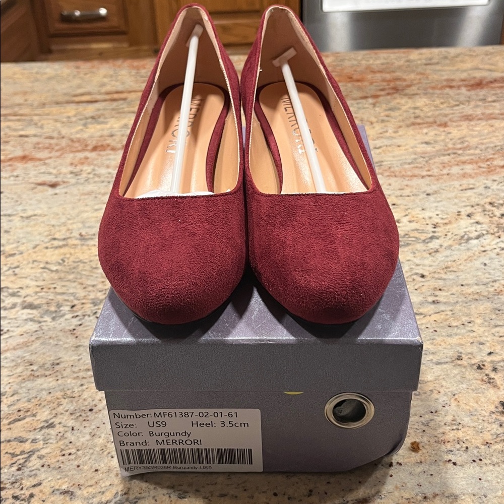 Merrori Red Suede Heeled Flats
